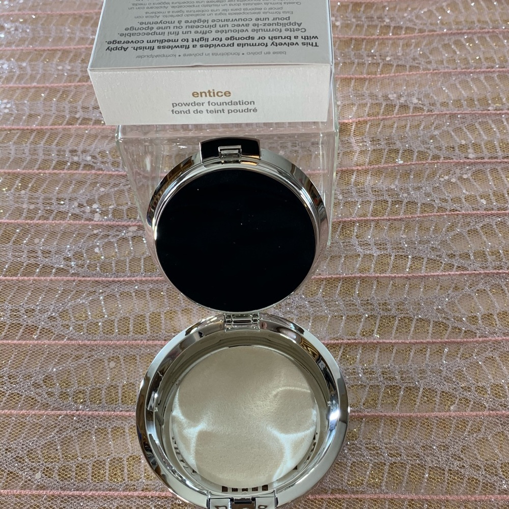 Powder Foundation - Picture 4 of 6